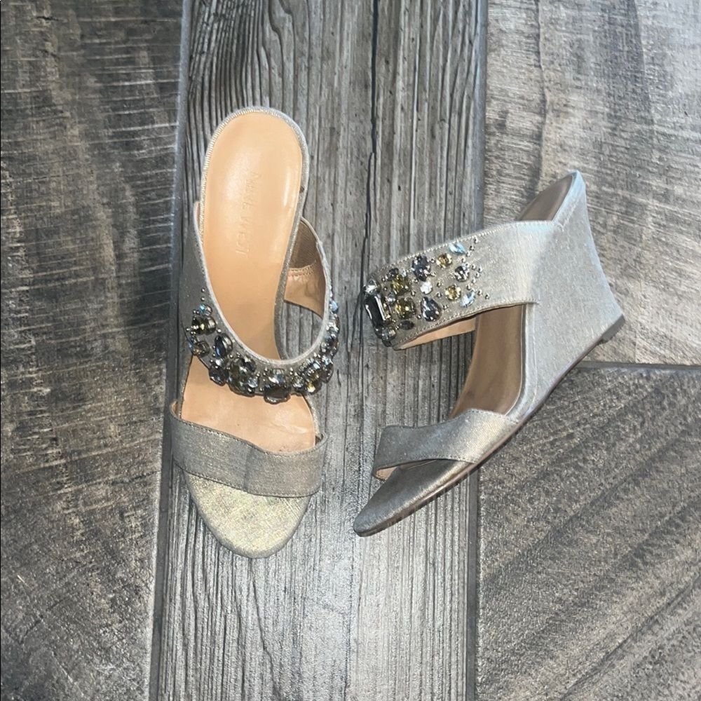 Nine West “cake walk” Gold 3.5” Wedge Sandals with Elegant Design